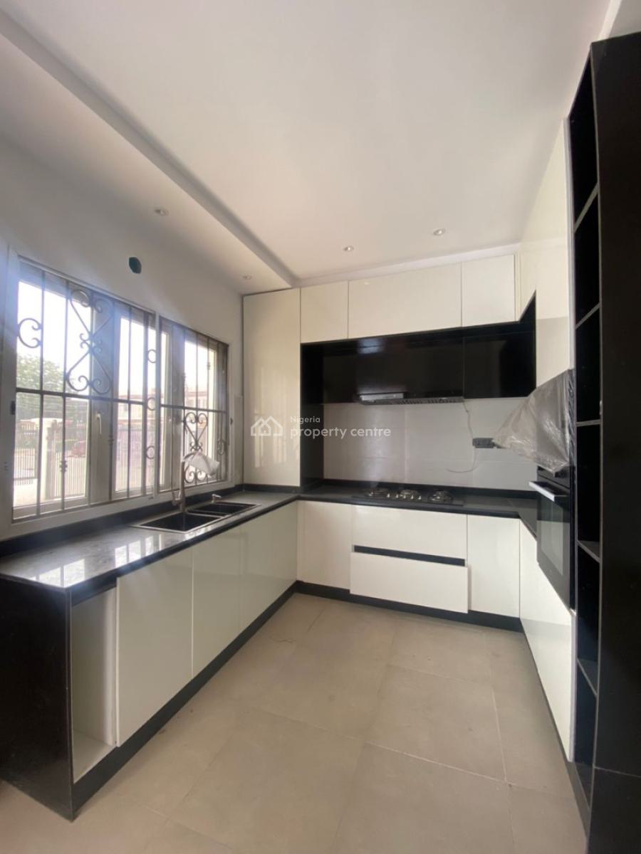 Aesthetically Pleasing 4 Bedroom Apartment Within a Secured Estate, Lekki Phase 1, Lekki, Lagos, Flat / Apartment for Sale