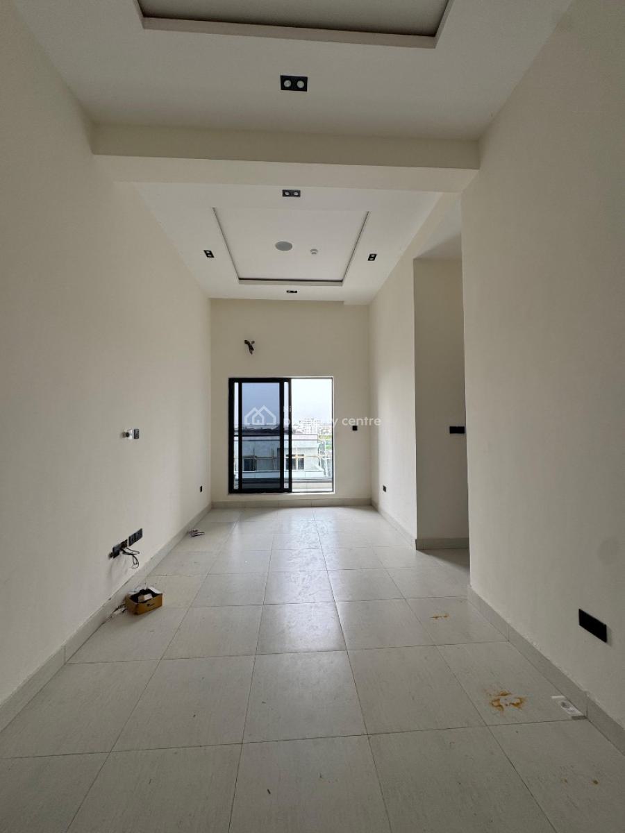 Spacious 3 Bedroom Pentfloor Apartment with Bq, Lekki Phase 1, Lekki, Lagos, Flat / Apartment for Sale