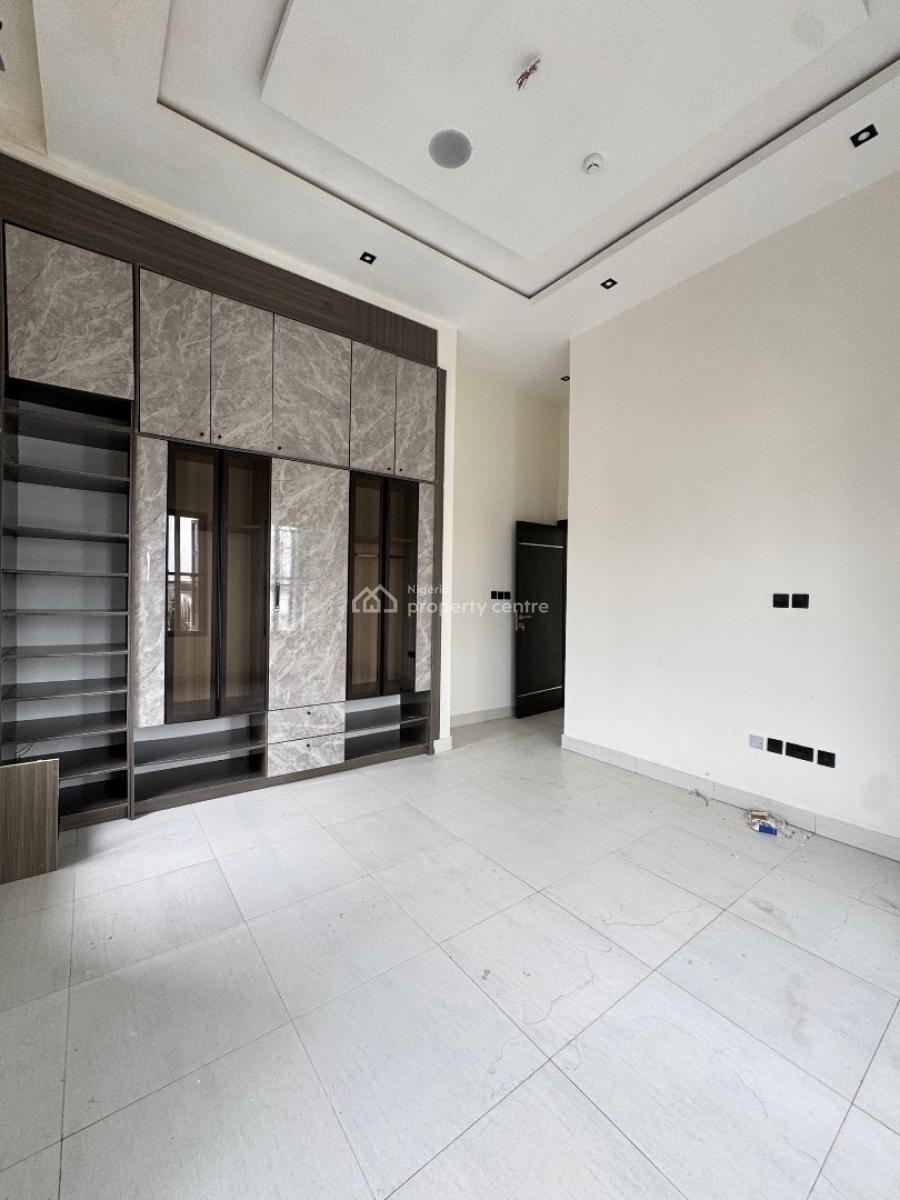 Spacious 3 Bedroom Pentfloor Apartment with Bq, Lekki Phase 1, Lekki, Lagos, Flat / Apartment for Sale