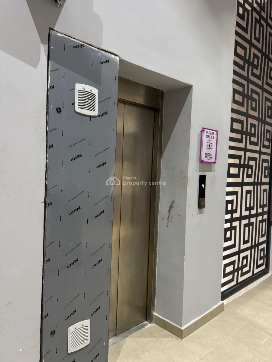 Spacious 3 Bedroom Pentfloor Apartment with Bq, Lekki Phase 1, Lekki, Lagos, Flat / Apartment for Sale