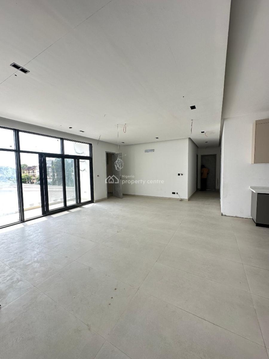 Spacious 2 Bedroom with Bq, Elevator, Gym and Rooftop Pool, Lekki Phase 1, Lekki, Lagos, Flat / Apartment for Sale