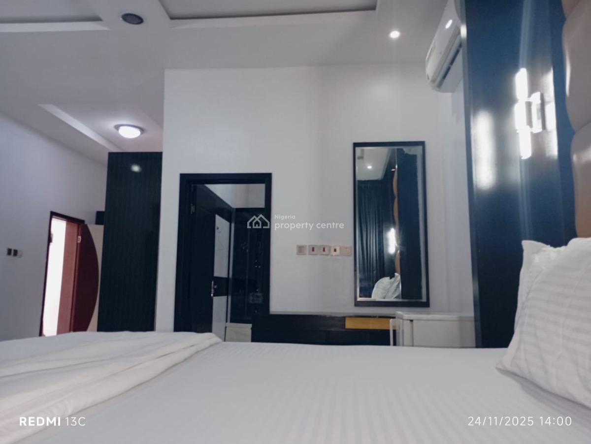 Luxury 4 Bedroom Apartment with Gym and Snooker Available., Lekki, Lagos, Flat / Apartment Short Let