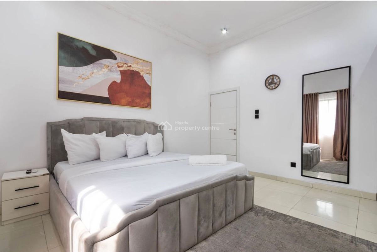 Luxurious and Cozy 3 Bedrooms Apartment in a Serene Location, Lekki, Lagos, Flat / Apartment Short Let