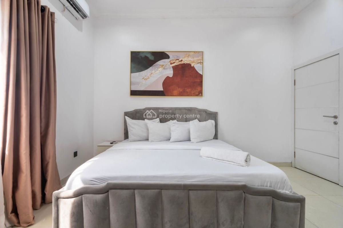 Luxurious and Cozy 3 Bedrooms Apartment in a Serene Location, Lekki, Lagos, Flat / Apartment Short Let