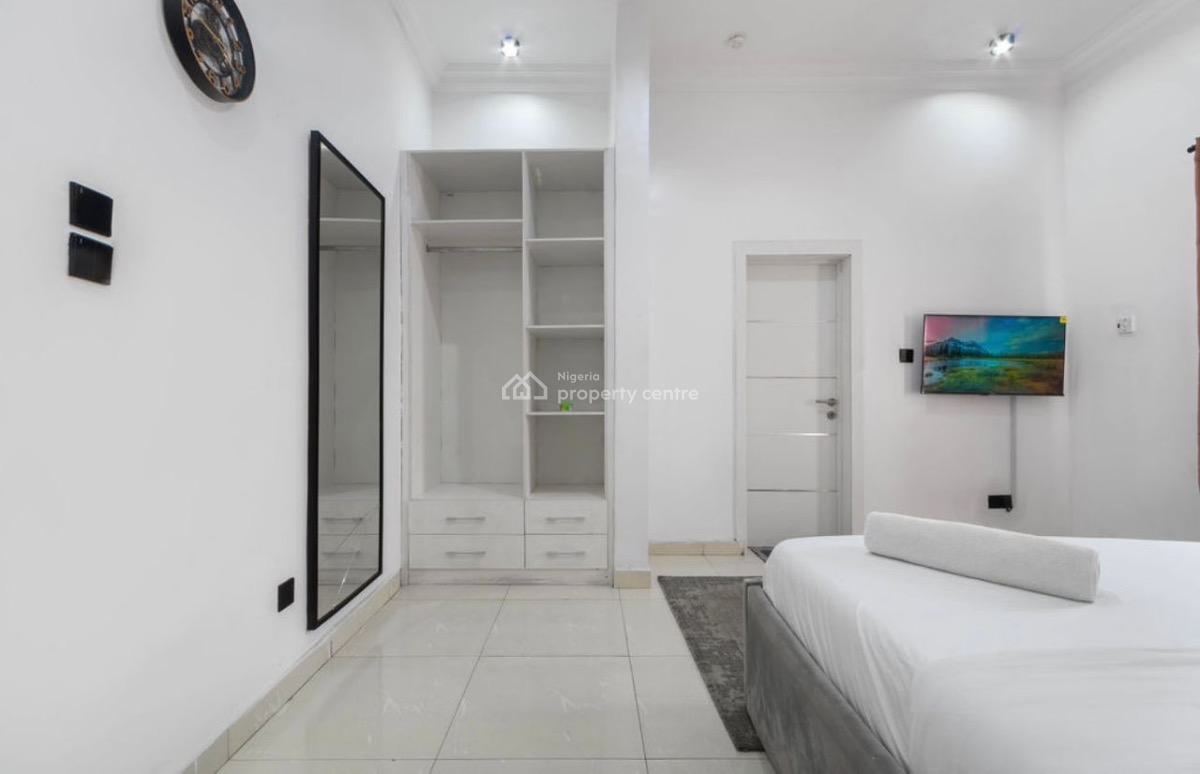 Luxurious and Cozy 3 Bedrooms Apartment in a Serene Location, Lekki, Lagos, Flat / Apartment Short Let