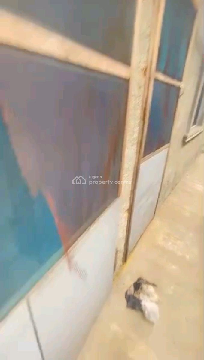 Standard Self Contain, Off Odunsi Road, Bariga, Shomolu, Lagos, Self Contain (single Rooms) for Rent