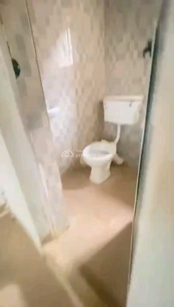 Standard Self Contain, Off Odunsi Road, Bariga, Shomolu, Lagos, Self Contain (single Rooms) for Rent
