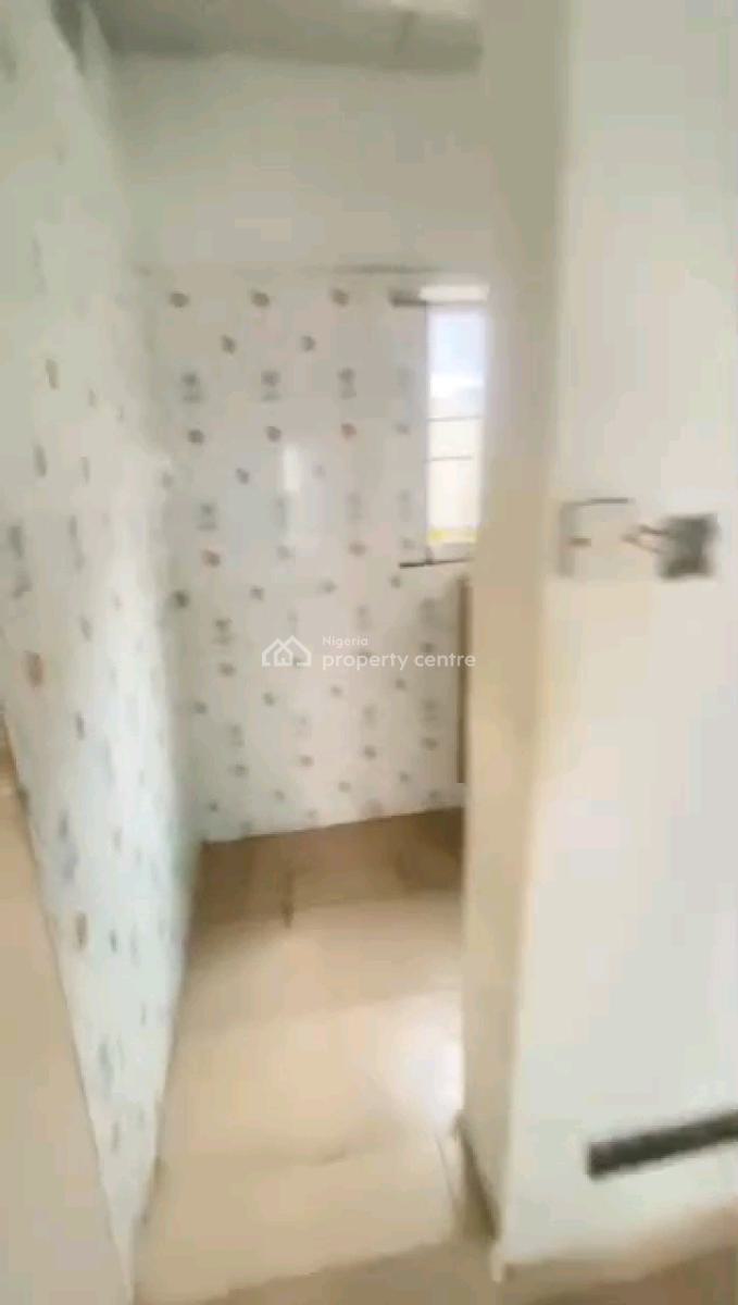 Standard Self Contain, Off Odunsi Road, Bariga, Shomolu, Lagos, Self Contain (single Rooms) for Rent
