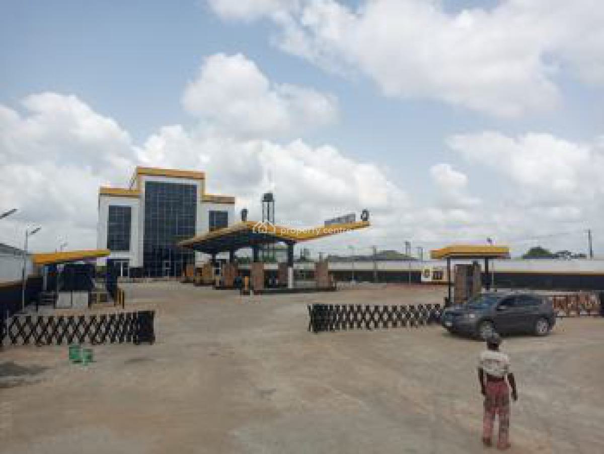 Luxury Office and Shop Spaces, Petrocam Station, Mowe Ofada, Ogun, Plaza / Complex / Mall for Rent