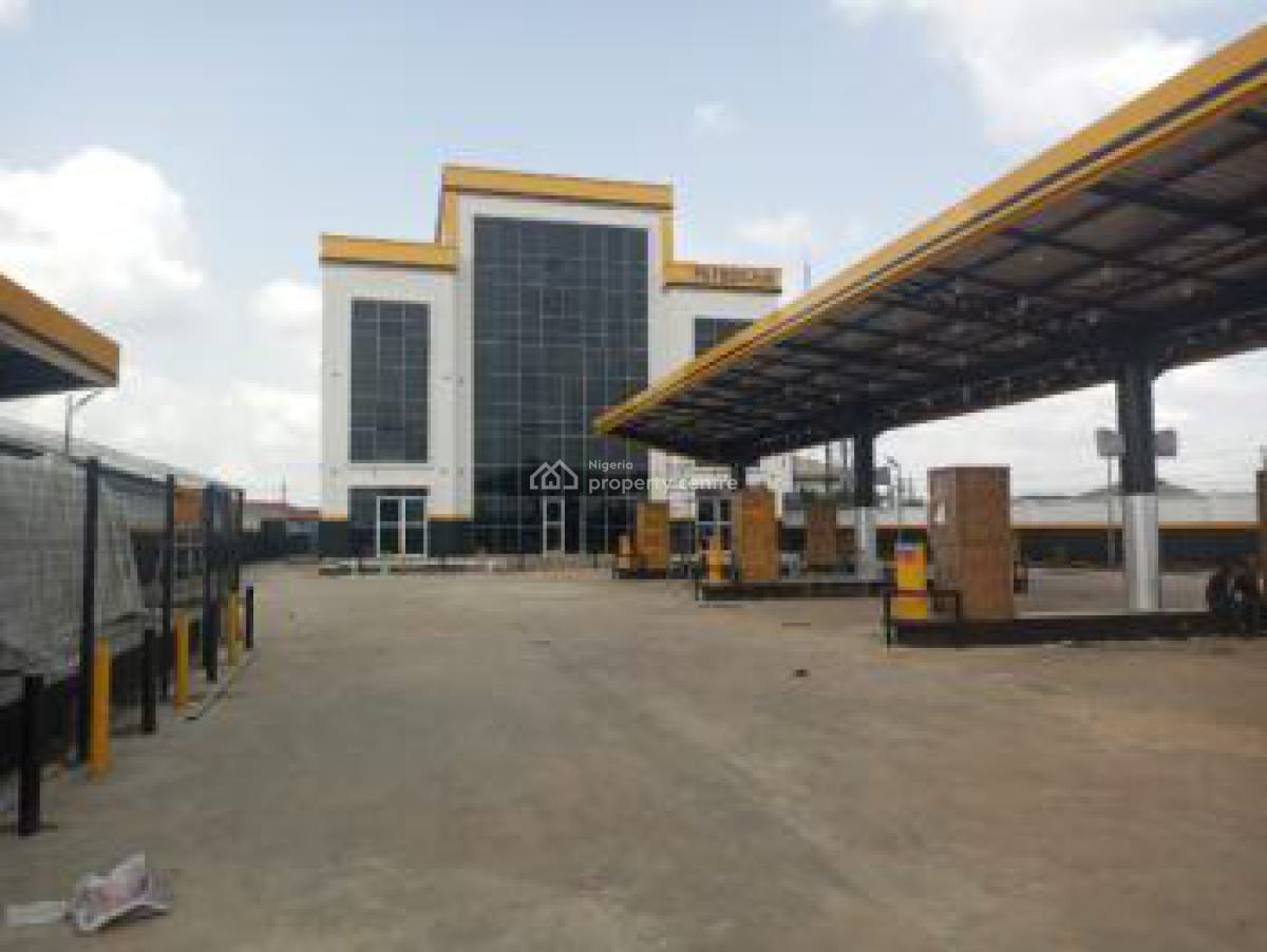 Luxury Office and Shop Spaces, Petrocam Station, Mowe Ofada, Ogun, Plaza / Complex / Mall for Rent