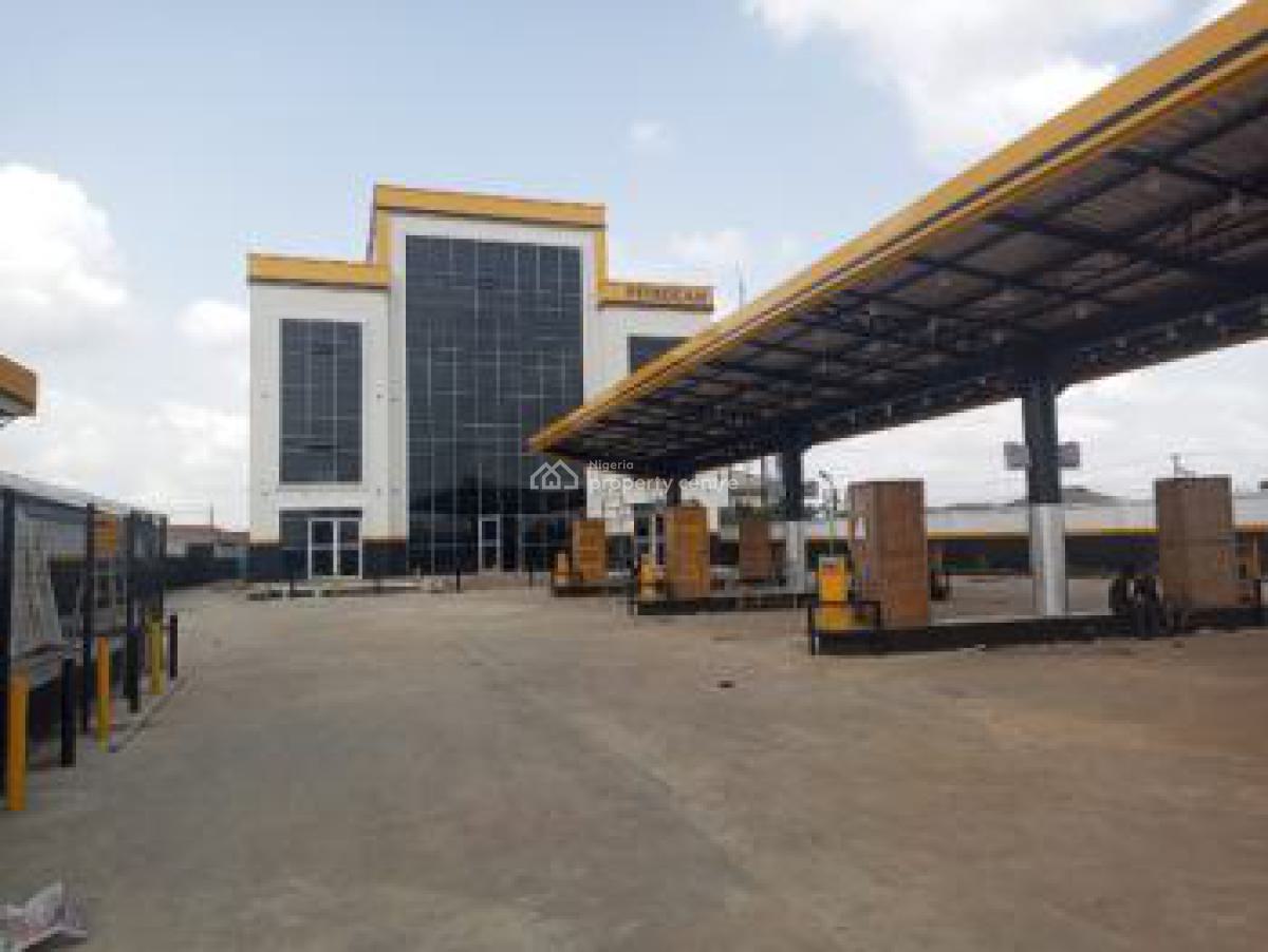 Luxury Office and Shop Spaces, Petrocam Station, Mowe Ofada, Ogun, Plaza / Complex / Mall for Rent