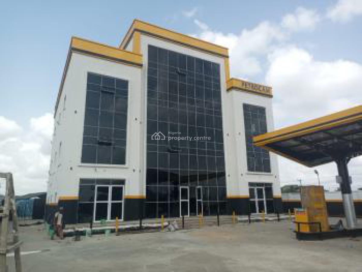 Luxury Office and Shop Spaces, Petrocam Station, Mowe Ofada, Ogun, Plaza / Complex / Mall for Rent