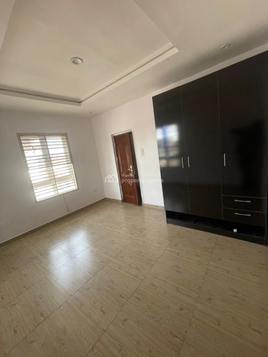 Well Renovated 3 Bedroom Apartment, Ologolo, Lekki, Lagos, Flat / Apartment for Rent