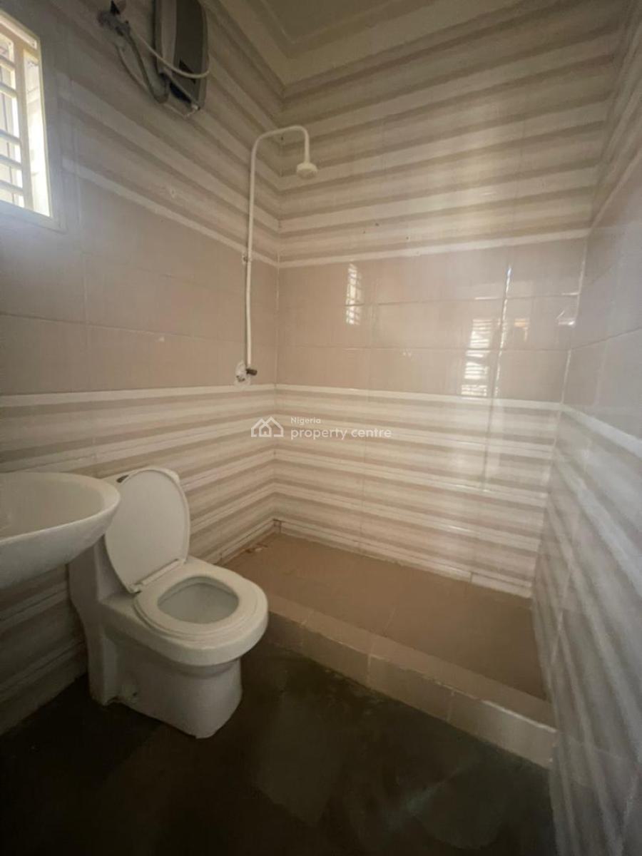 Well Renovated 3 Bedroom Apartment, Ologolo, Lekki, Lagos, Flat / Apartment for Rent