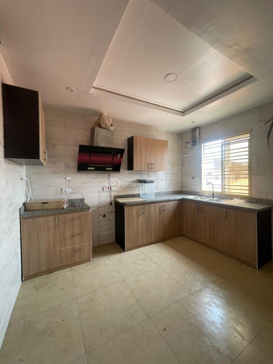 Well Renovated 3 Bedroom Apartment, Ologolo, Lekki, Lagos, Flat / Apartment for Rent