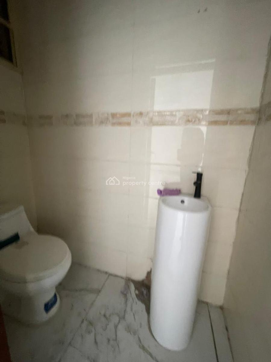 Well Renovated 3 Bedroom Apartment, Ologolo, Lekki, Lagos, Flat / Apartment for Rent