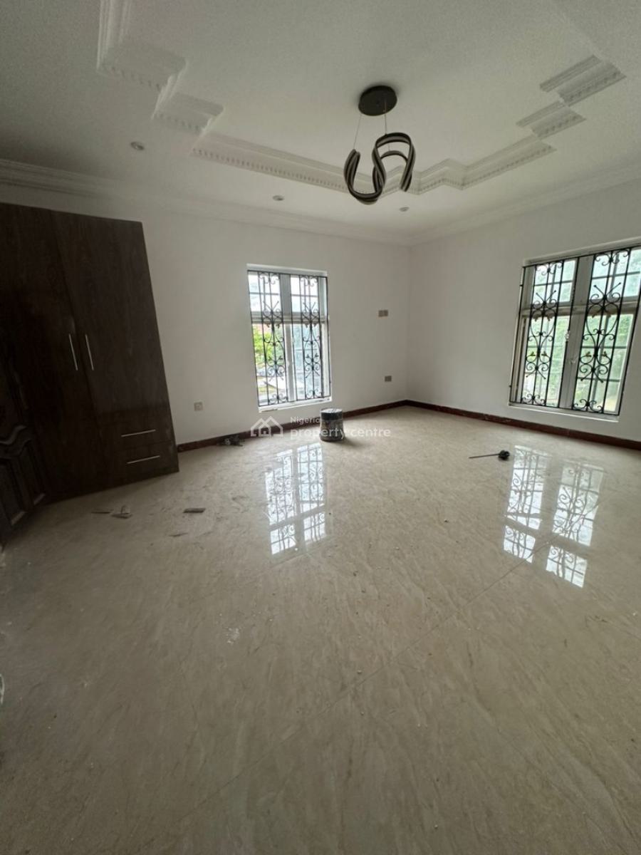 Newly Renovated 3 Bedrooms Apartments No Bq, Lekki Phase 1, Lekki, Lagos, Flat / Apartment for Rent