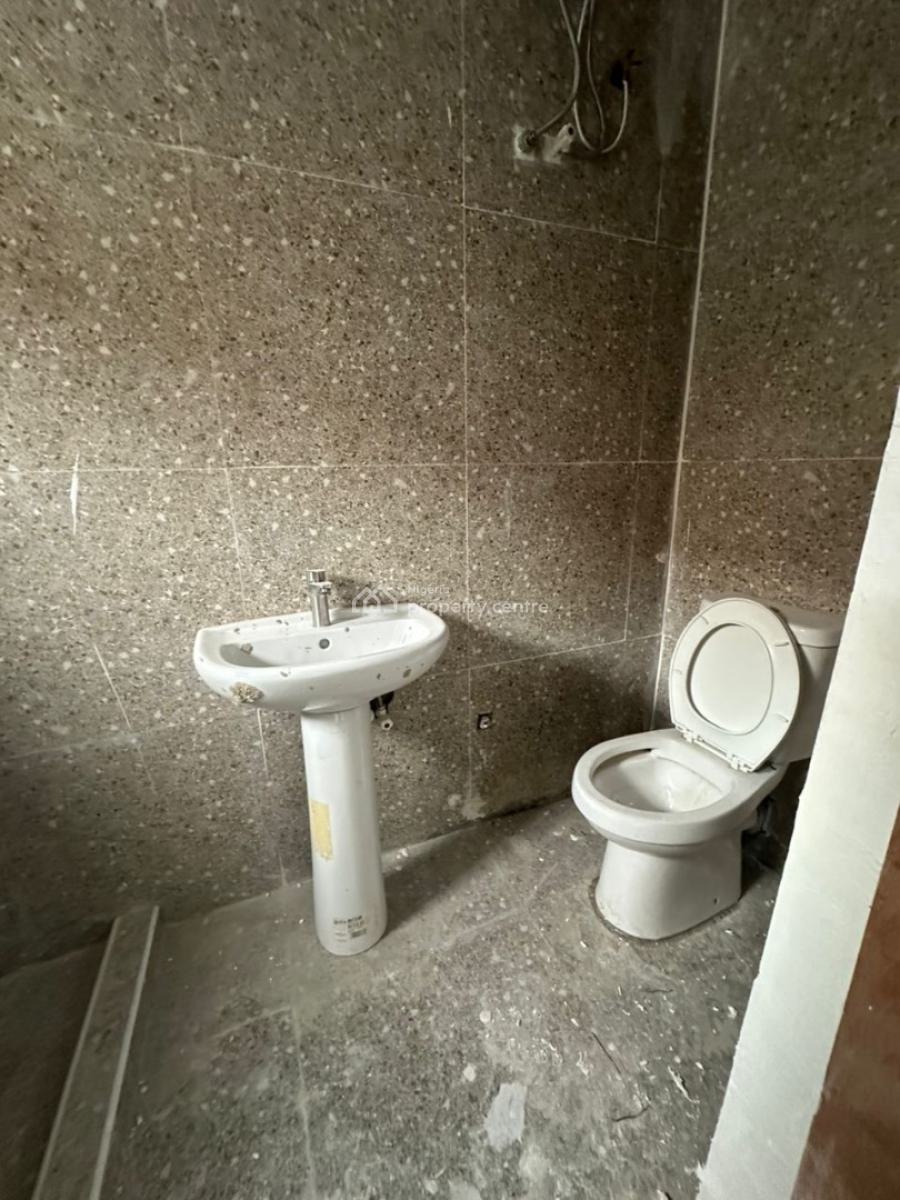 Newly Renovated 3 Bedrooms Apartments No Bq, Lekki Phase 1, Lekki, Lagos, Flat / Apartment for Rent