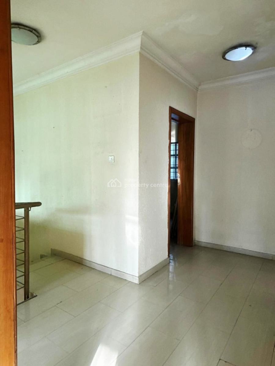 Well Maintained 5 Bedrooms Semi Detached Duplex, Lekki Phase 1, Lekki, Lagos, Semi-detached Duplex for Rent