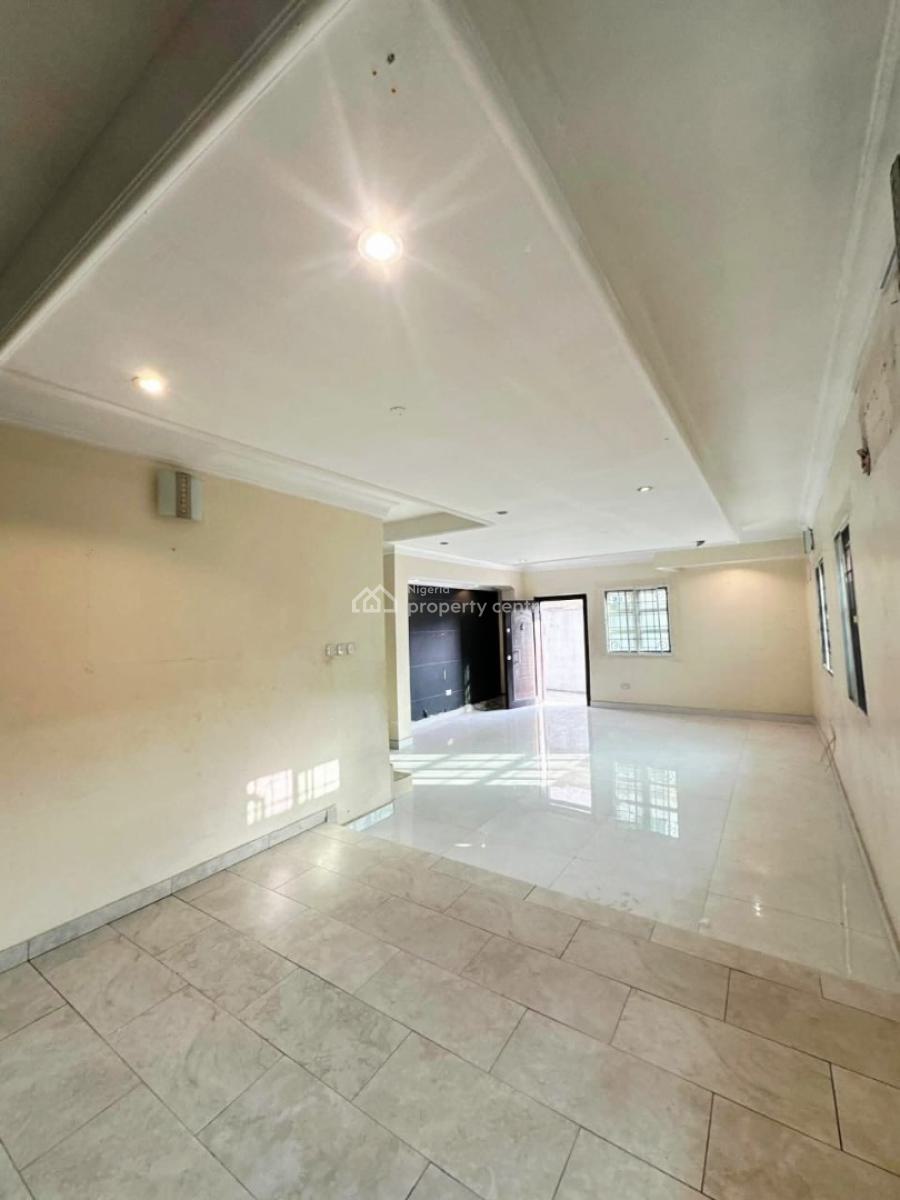Well Maintained 5 Bedrooms Semi Detached Duplex, Lekki Phase 1, Lekki, Lagos, Semi-detached Duplex for Rent