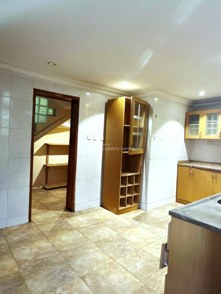 Well Maintained 5 Bedrooms Semi Detached Duplex, Lekki Phase 1, Lekki, Lagos, Semi-detached Duplex for Rent