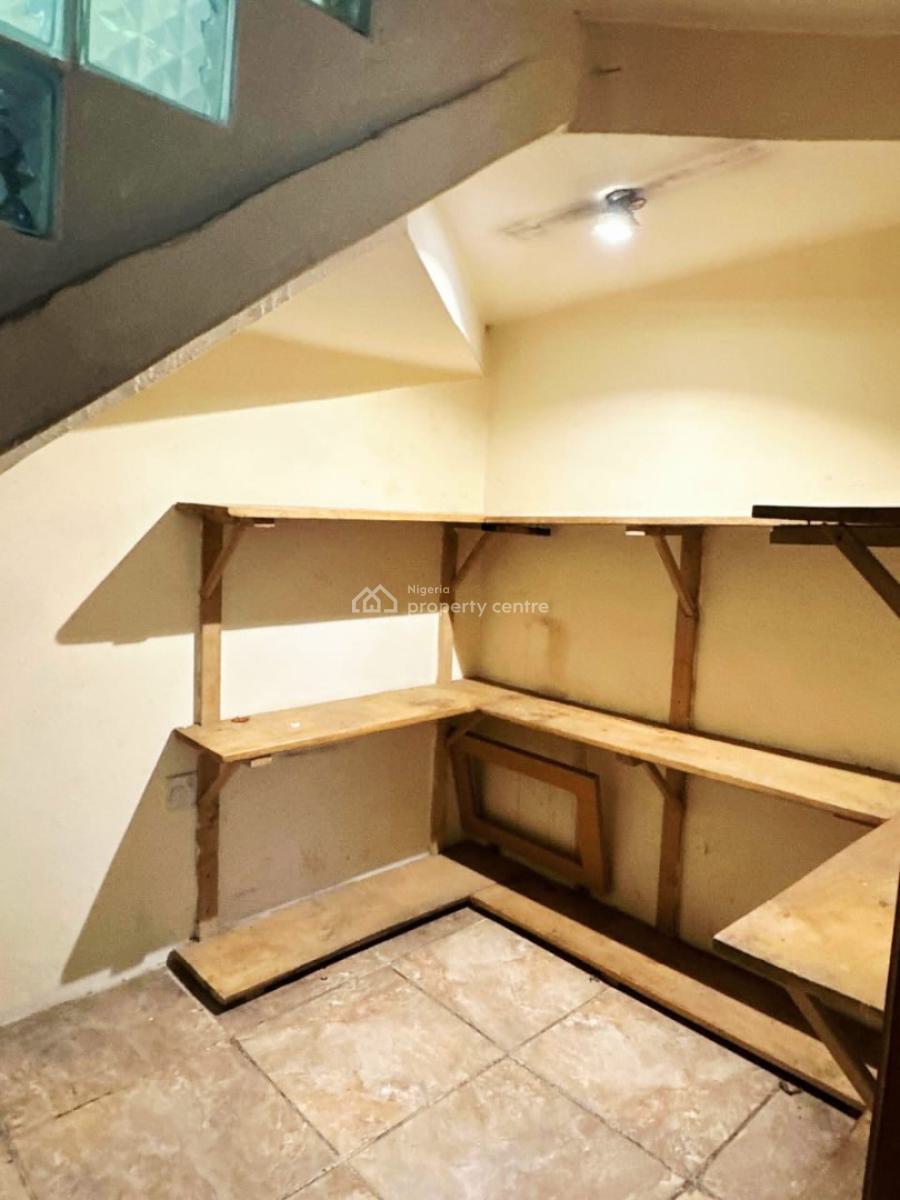 Well Maintained 5 Bedrooms Semi Detached Duplex, Lekki Phase 1, Lekki, Lagos, Semi-detached Duplex for Rent