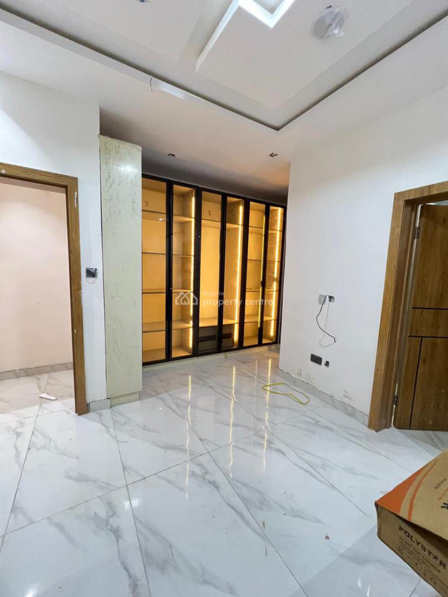 Nicely Finished 3 Bedroom Apartment with Pool, and Gym, Lekki Phase 1, Lekki, Lagos, Flat / Apartment for Sale