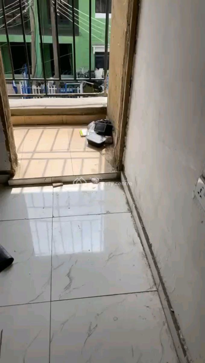 a Standard and Spacious Mini Flat, Adekunle, Yaba, Lagos, Mini Flat (room and Parlour) for Rent