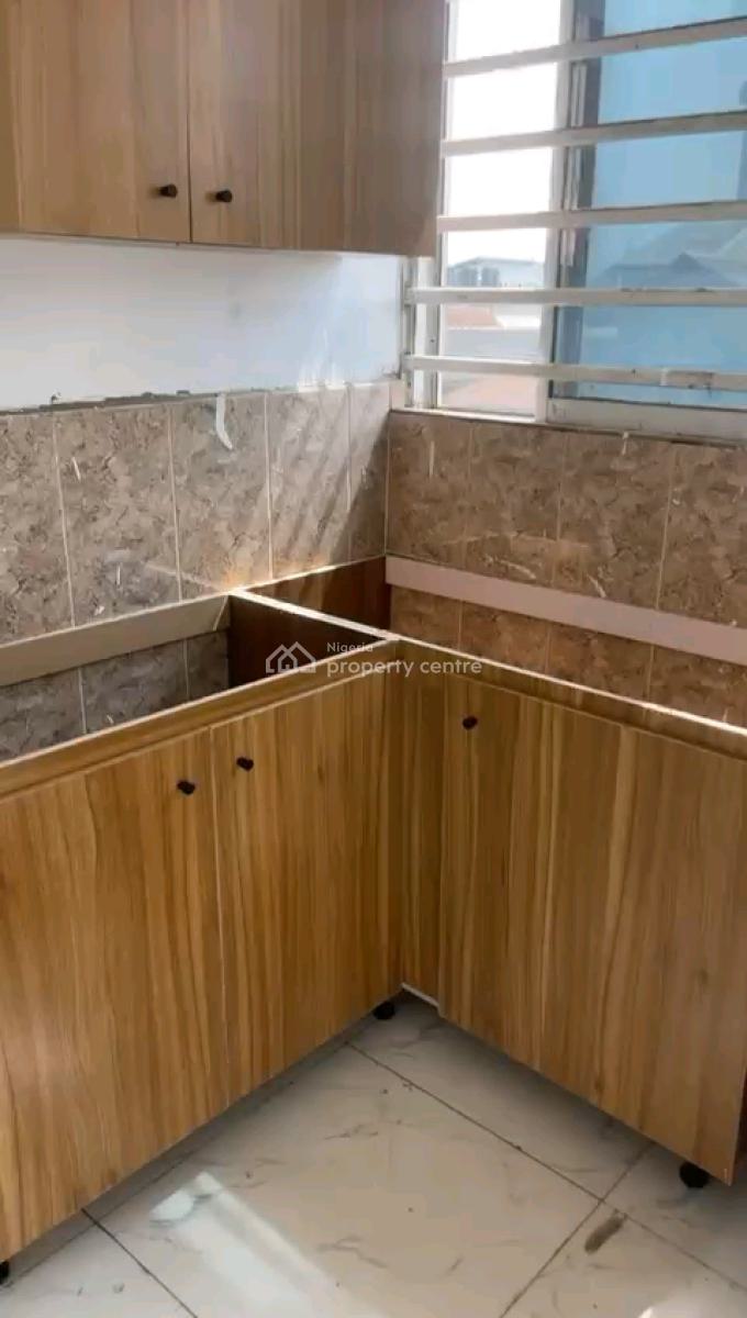 a Standard and Spacious Mini Flat, Adekunle, Yaba, Lagos, Mini Flat (room and Parlour) for Rent