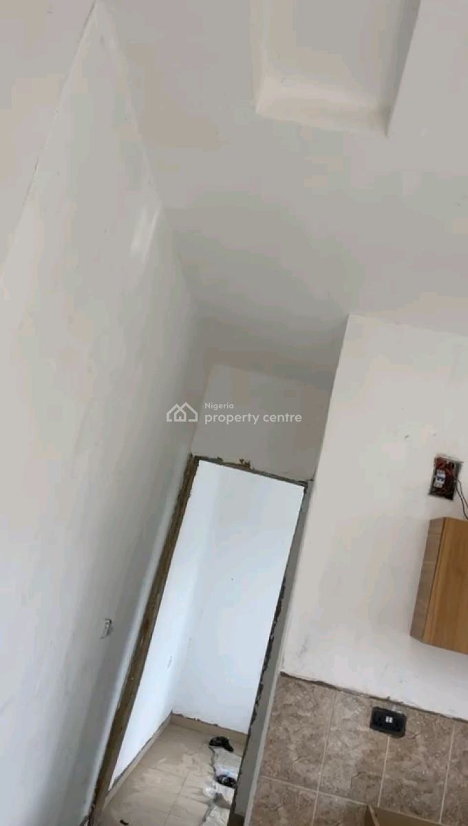 a Standard and Spacious Mini Flat, Adekunle, Yaba, Lagos, Mini Flat (room and Parlour) for Rent