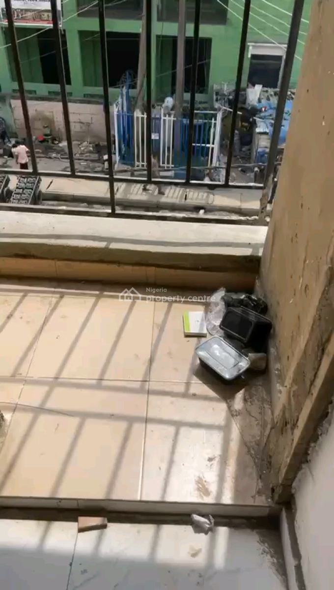 a Standard and Spacious Mini Flat, Adekunle, Yaba, Lagos, Mini Flat (room and Parlour) for Rent