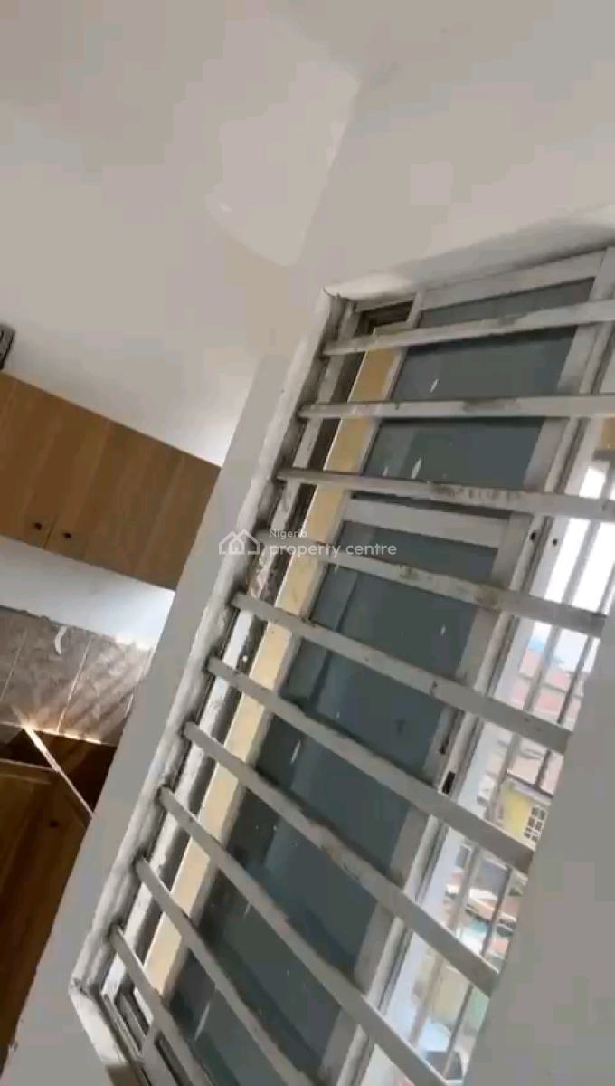 a Standard and Spacious Mini Flat, Adekunle, Yaba, Lagos, Mini Flat (room and Parlour) for Rent