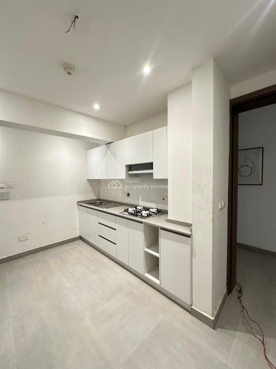 Spacious 3 Bedroom with Bq, Pool, Gym, Laundry Mart, Supermarket, Lekki Phase 1, Lekki, Lagos, Flat / Apartment for Sale