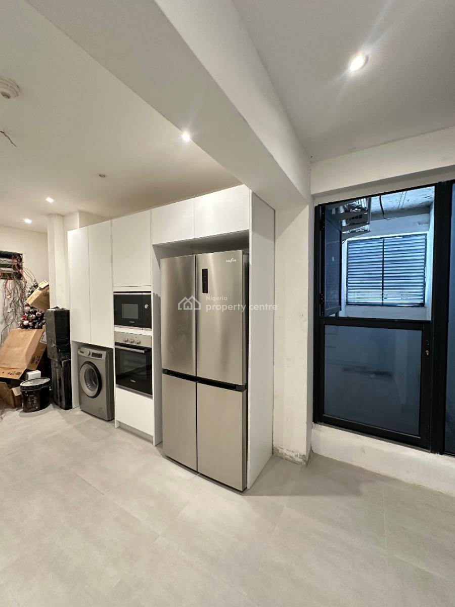 Spacious 3 Bedroom with Bq, Pool, Gym, Laundry Mart, Supermarket, Lekki Phase 1, Lekki, Lagos, Flat / Apartment for Sale