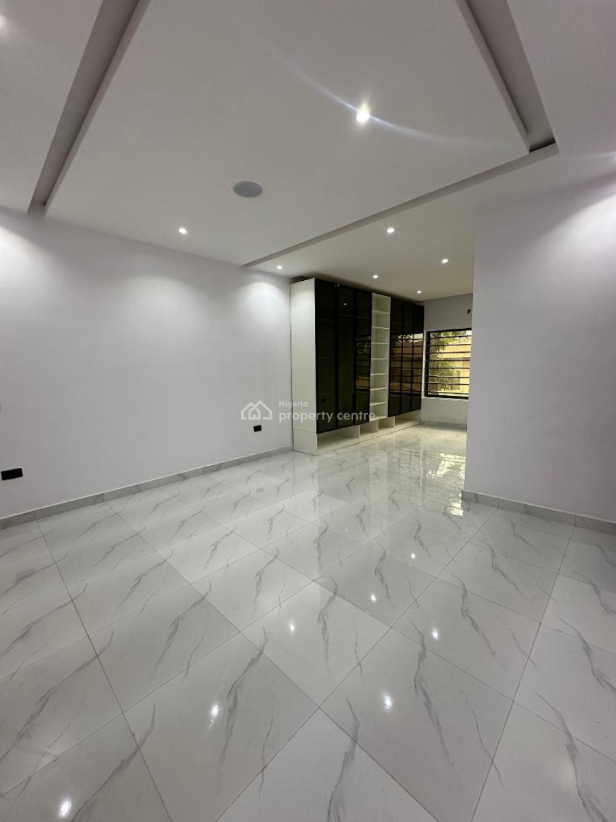 Fully Serviced Spacious 3 Bedroom Apartment with Pool & Gym, Lekki Phase 1, Lekki, Lagos, Flat / Apartment for Sale