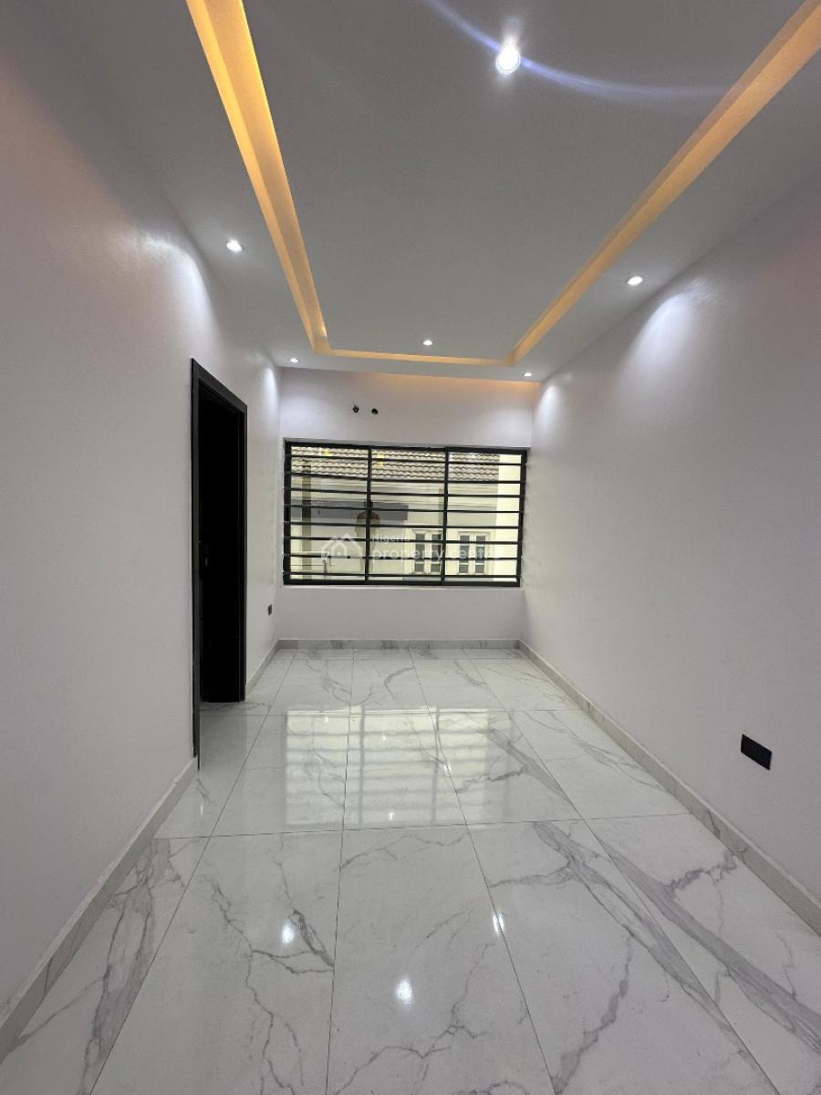 Fully Serviced Spacious 2  Bedroom Apartment in a Well Secured Locatio, Lekki Phase 1, Lekki, Lagos, Flat / Apartment for Sale
