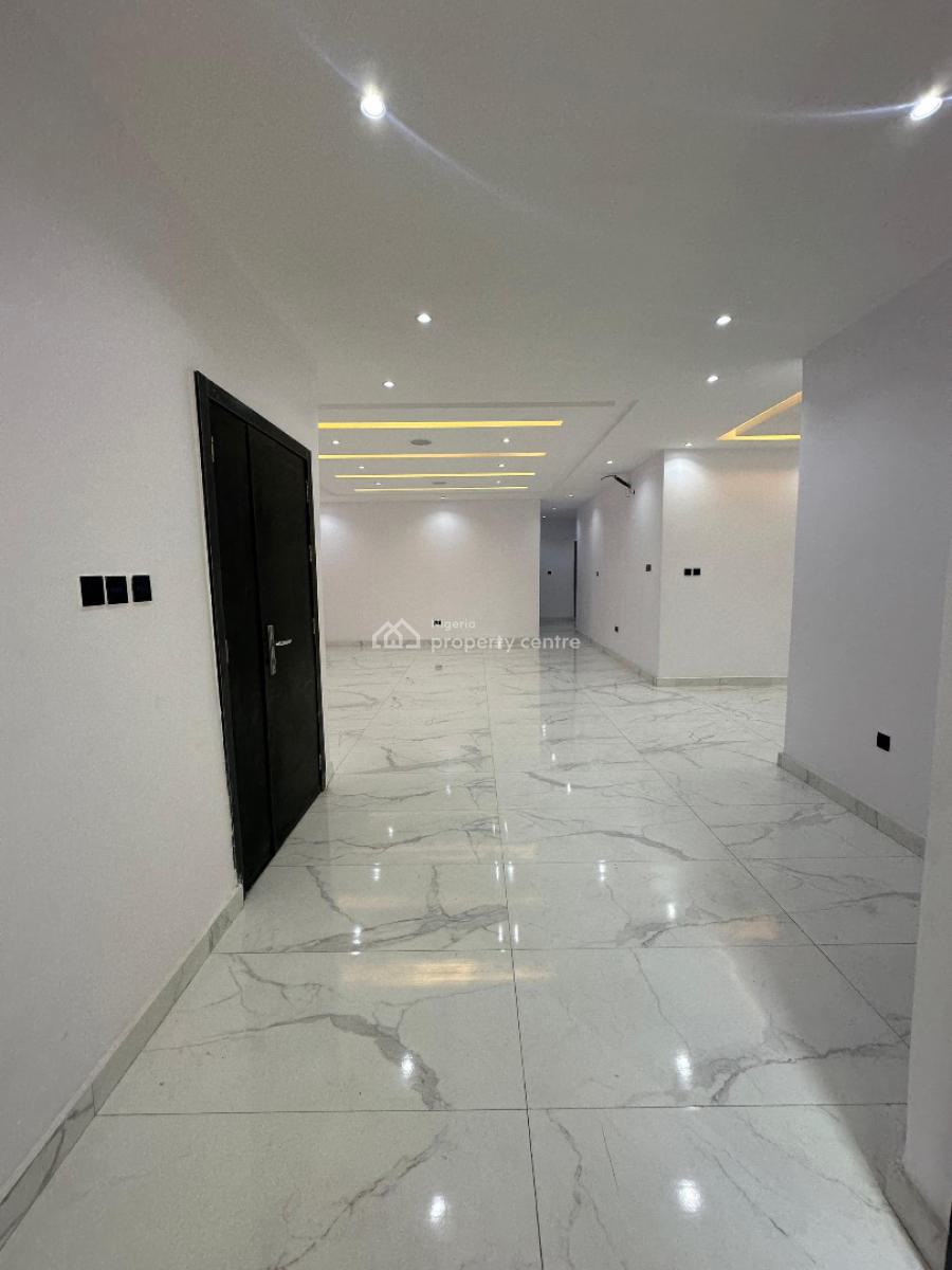 Fully Serviced Spacious 2  Bedroom Apartment in a Well Secured Locatio, Lekki Phase 1, Lekki, Lagos, Flat / Apartment for Sale