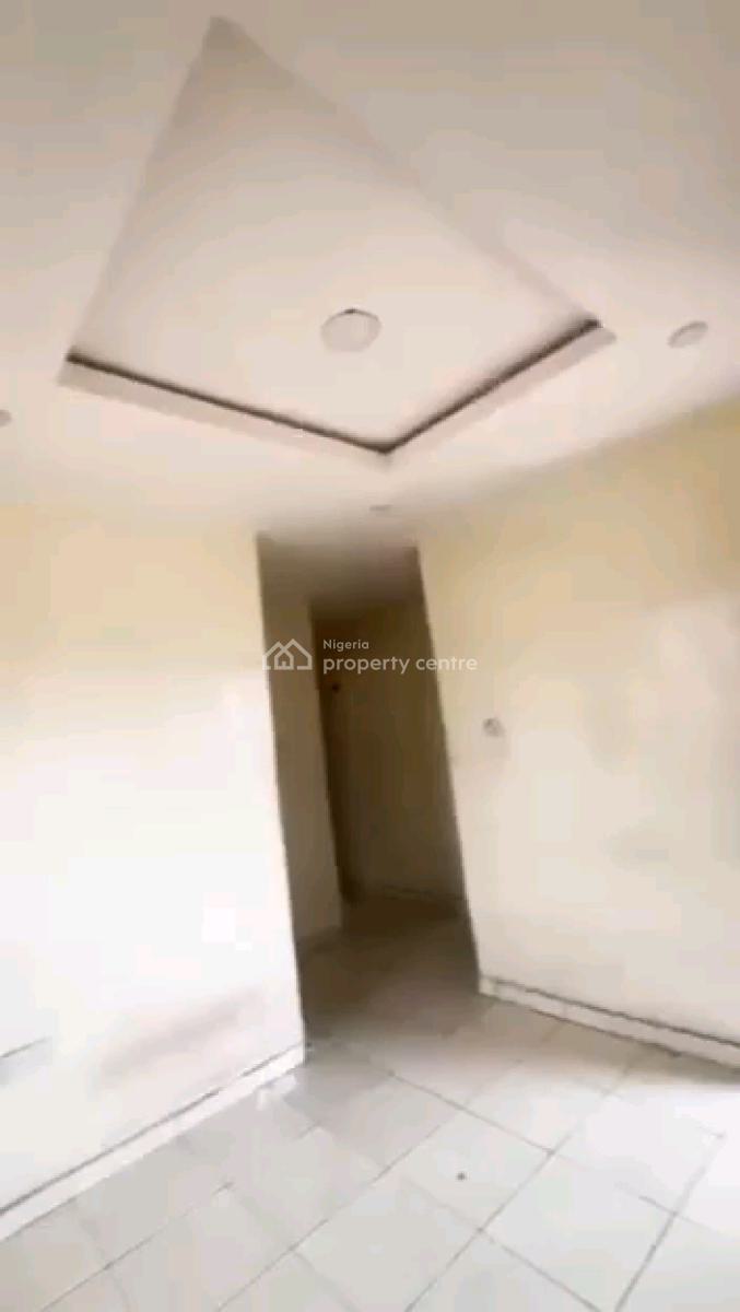 Mini Flat. Up Floor, Off Pedro Road, Shomolu, Lagos, Mini Flat (room and Parlour) for Rent