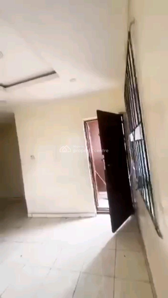 Mini Flat. Up Floor, Off Pedro Road, Shomolu, Lagos, Mini Flat (room and Parlour) for Rent