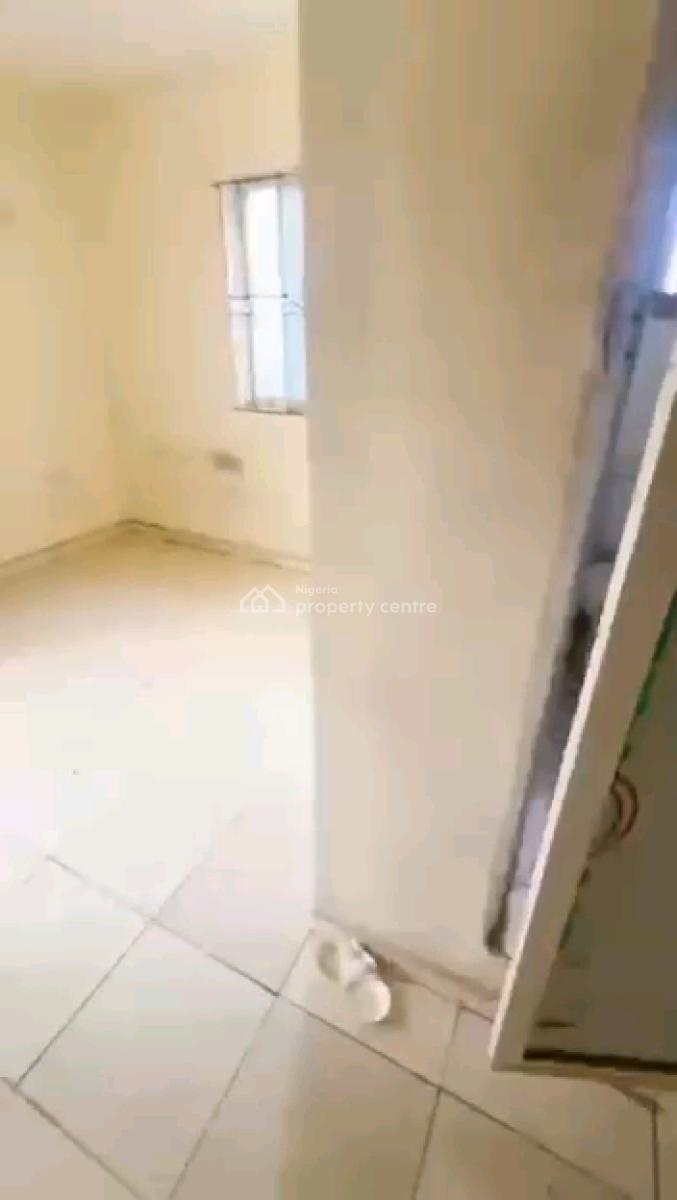 Mini Flat. Up Floor, Off Pedro Road, Shomolu, Lagos, Mini Flat (room and Parlour) for Rent