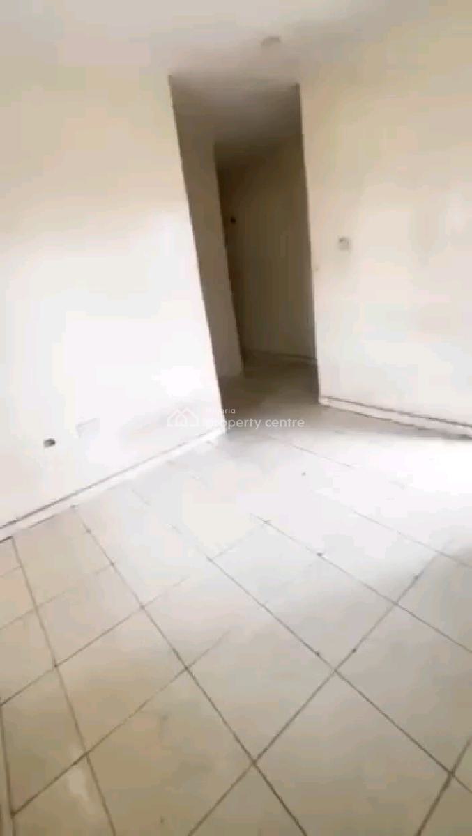 Mini Flat. Up Floor, Off Pedro Road, Shomolu, Lagos, Mini Flat (room and Parlour) for Rent