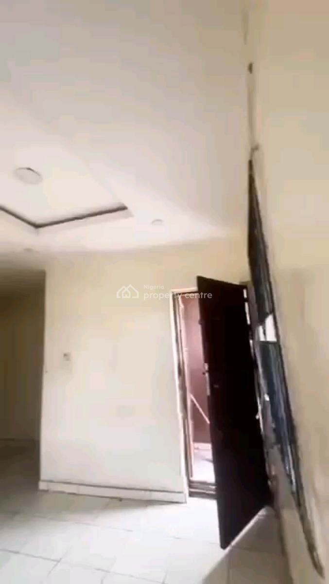 Mini Flat. Up Floor, Off Pedro Road, Shomolu, Lagos, Mini Flat (room and Parlour) for Rent