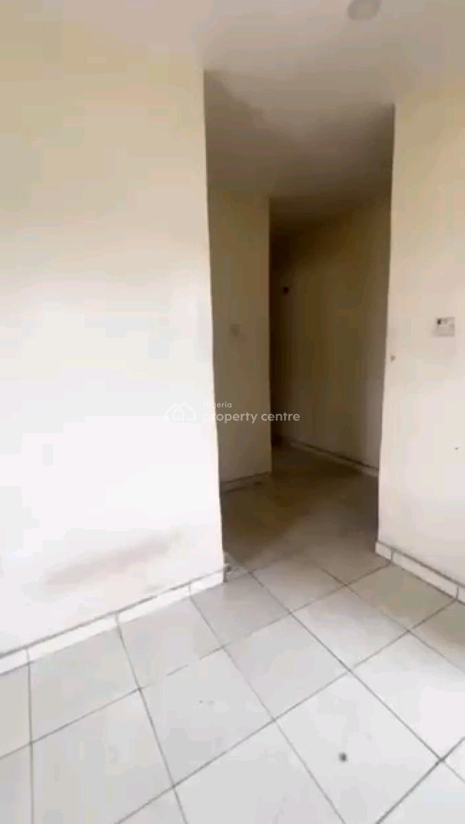 Mini Flat. Up Floor, Off Pedro Road, Shomolu, Lagos, Mini Flat (room and Parlour) for Rent