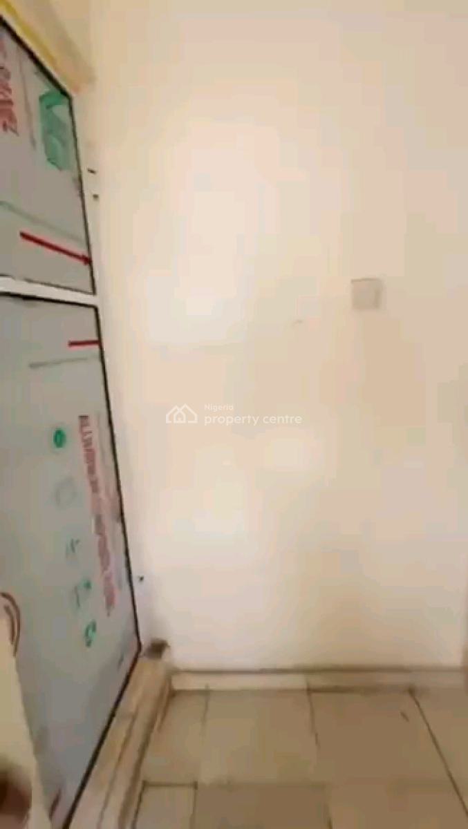 Mini Flat. Up Floor, Off Pedro Road, Shomolu, Lagos, Mini Flat (room and Parlour) for Rent