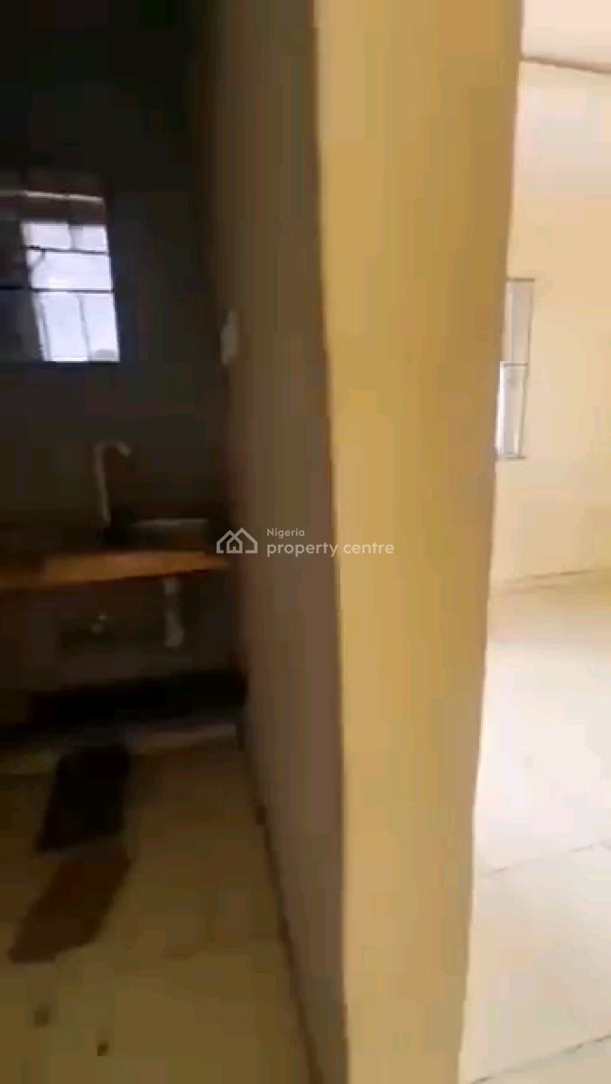 Mini Flat. Up Floor, Off Pedro Road, Shomolu, Lagos, Mini Flat (room and Parlour) for Rent