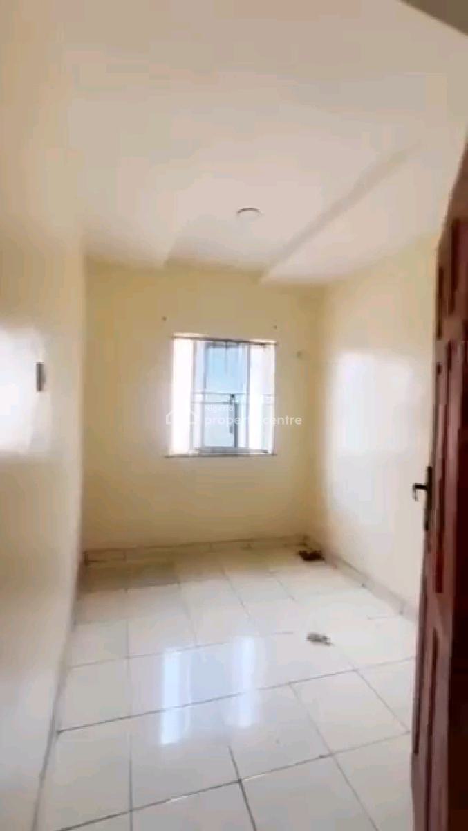 Mini Flat. Up Floor, Off Pedro Road, Shomolu, Lagos, Mini Flat (room and Parlour) for Rent