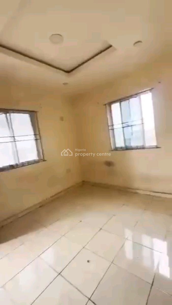 Mini Flat. Up Floor, Off Pedro Road, Shomolu, Lagos, Mini Flat (room and Parlour) for Rent