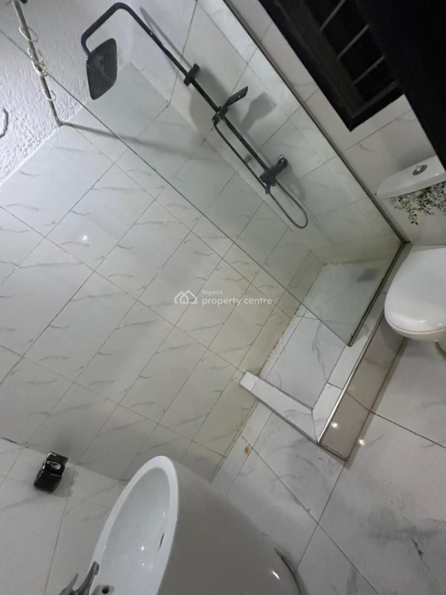 Clean and Spacious Ensuite Two Bedroom Apartment, Lekki Phase 1, Lekki, Lagos, Flat / Apartment for Rent