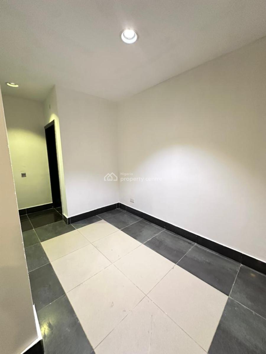 Clean and Spacious Ensuite Two Bedroom Apartment, Lekki Phase 1, Lekki, Lagos, Flat / Apartment for Rent