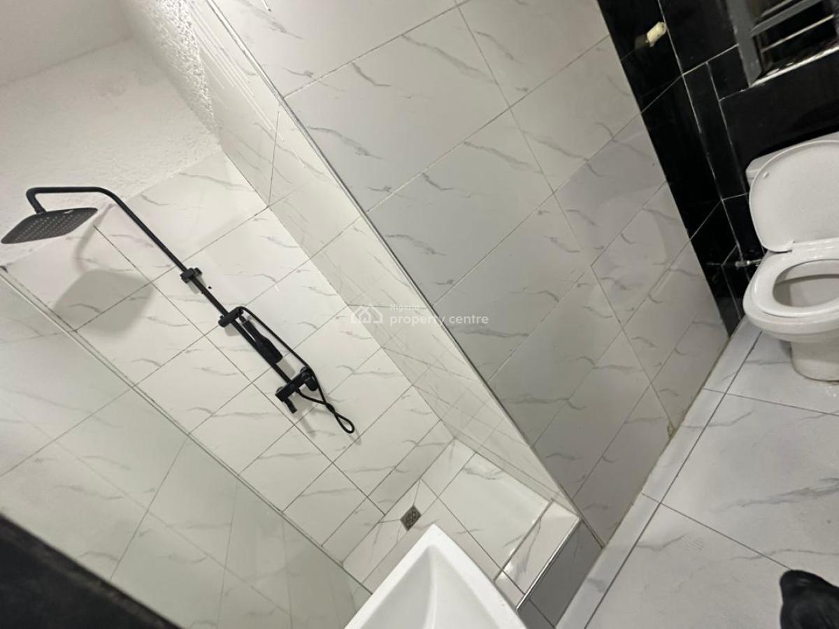 Clean and Spacious Ensuite Two Bedroom Apartment, Lekki Phase 1, Lekki, Lagos, Flat / Apartment for Rent